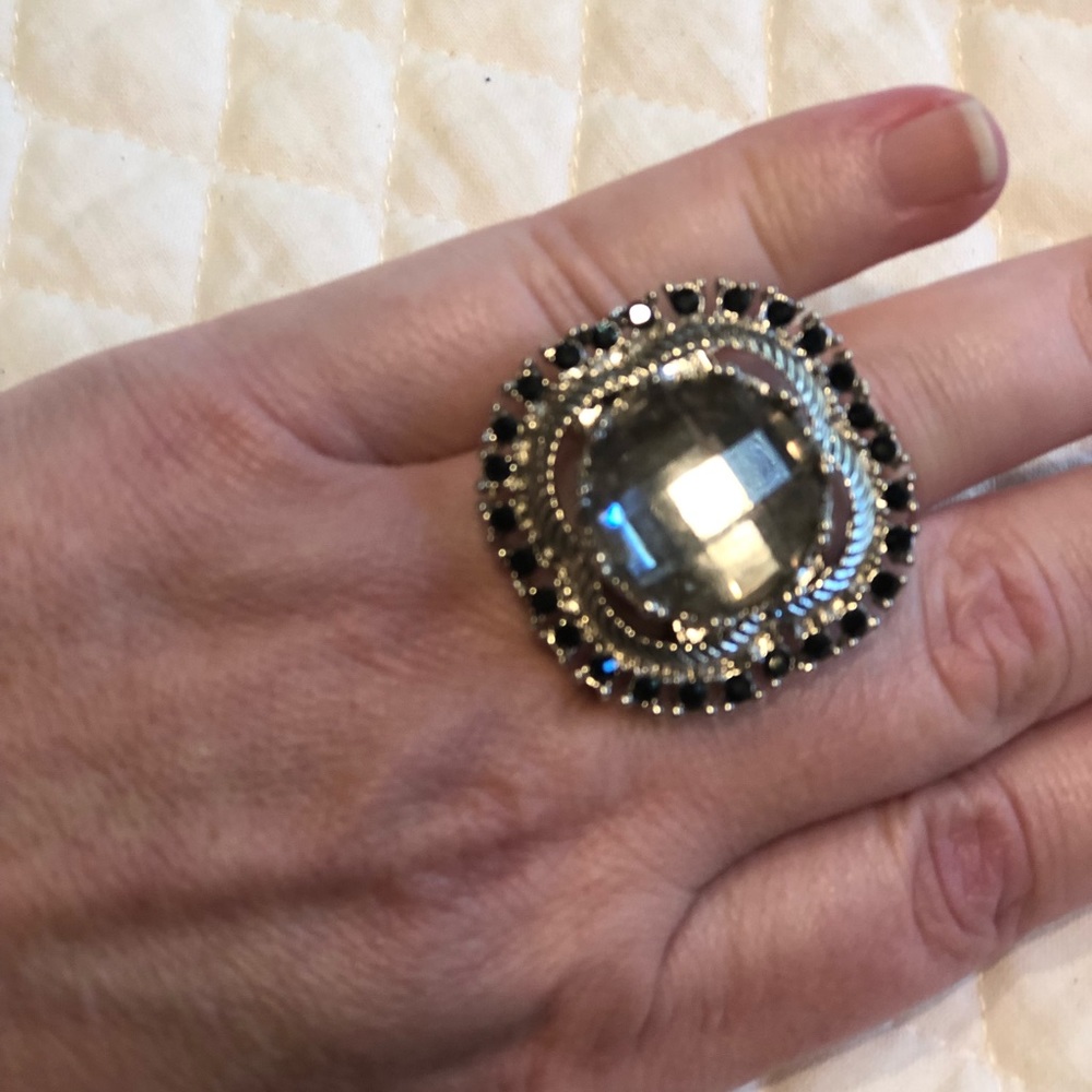 Fashion ring with lots of sparkle